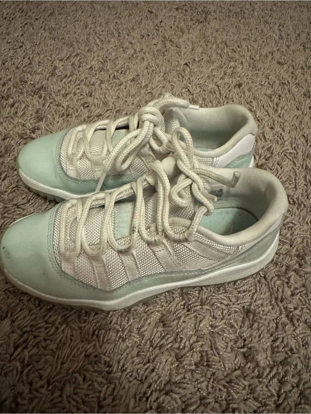 Nike Kids Low-Top Sneakers in Mint and Cream